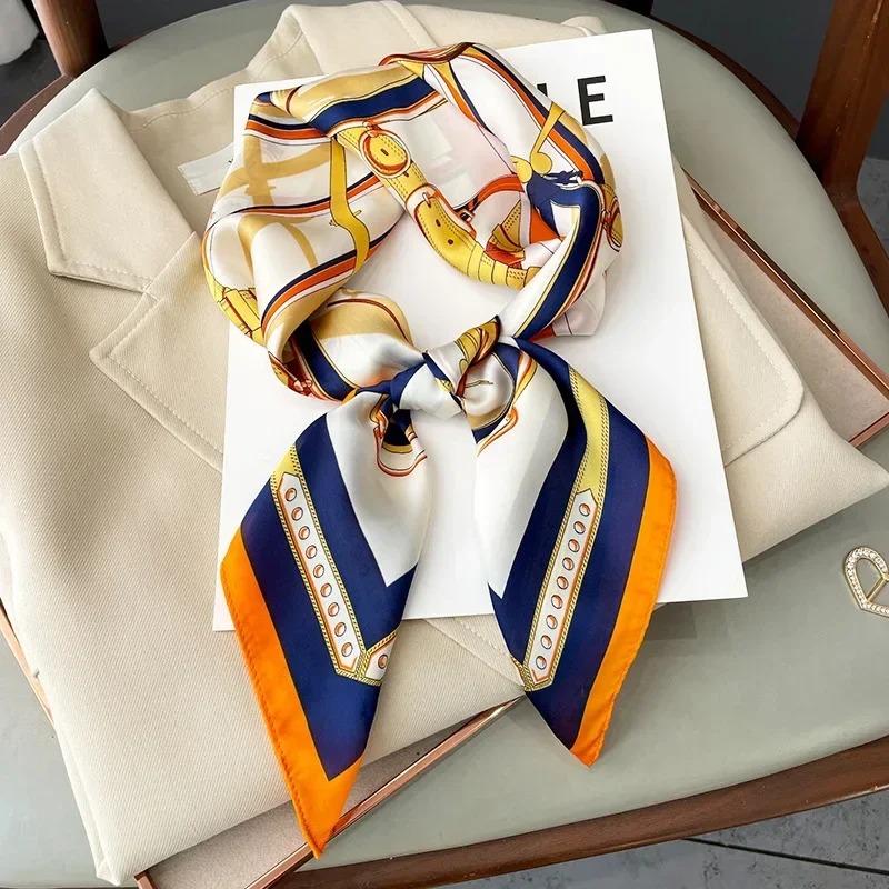 Luxury Bags Brand - Luxuriöses Design: Schmaler Seidenschal für Damen