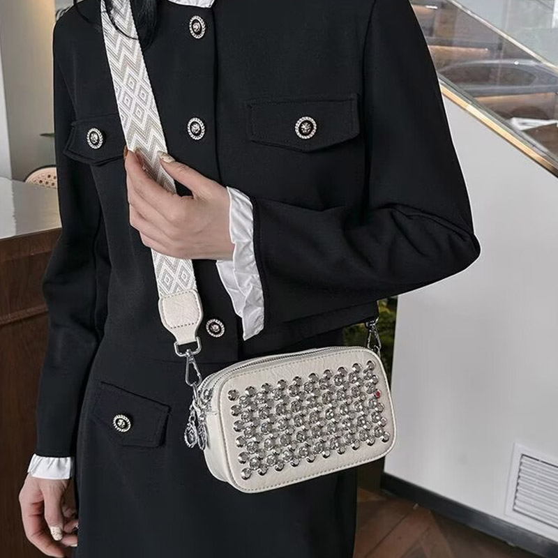 Europäische Damen-Diamant-Hand – Luxury Y2K Bags Bewertung und Preis